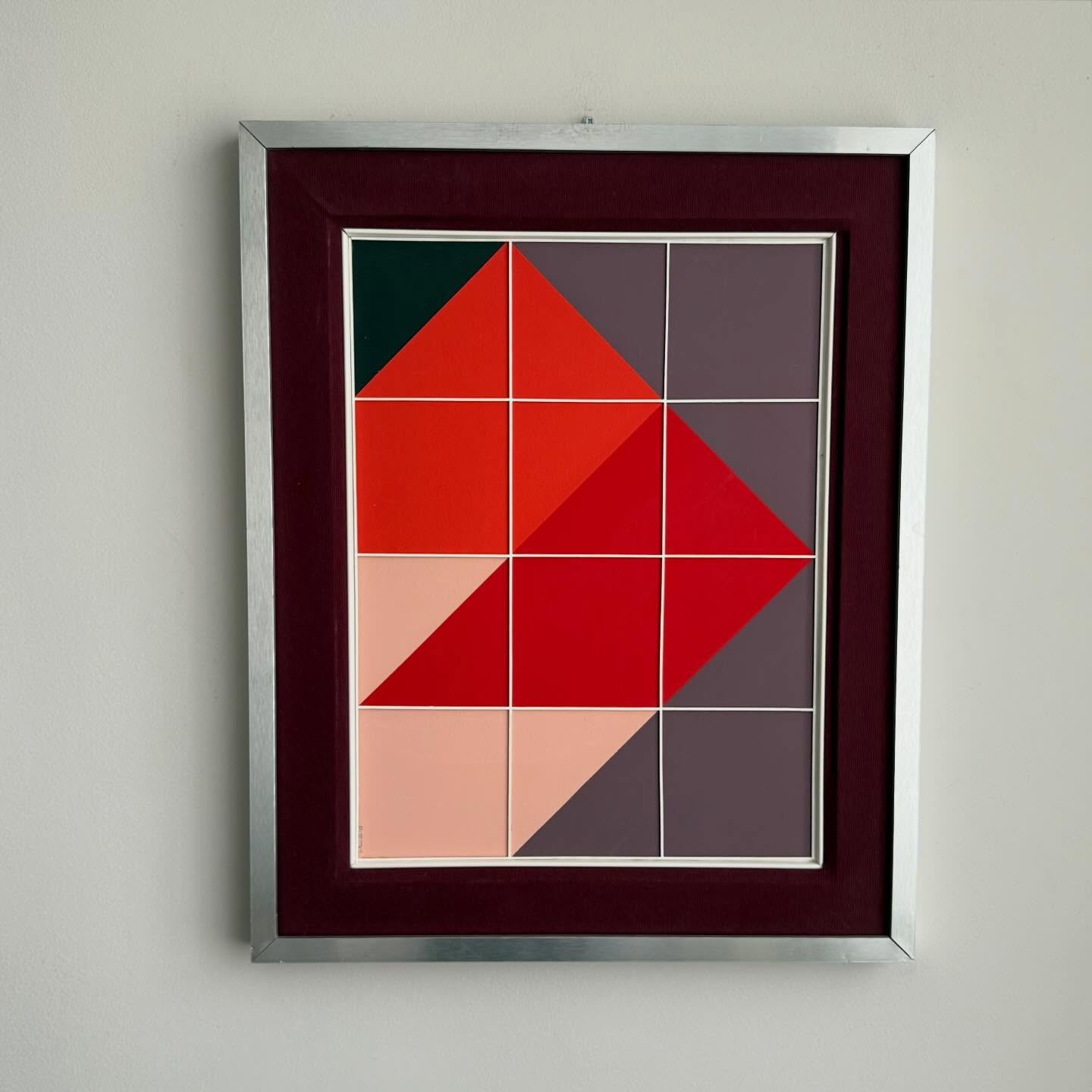 Abstracții geometrice hard-edge în nuanțe de roz, roșu și violet - imagine 2