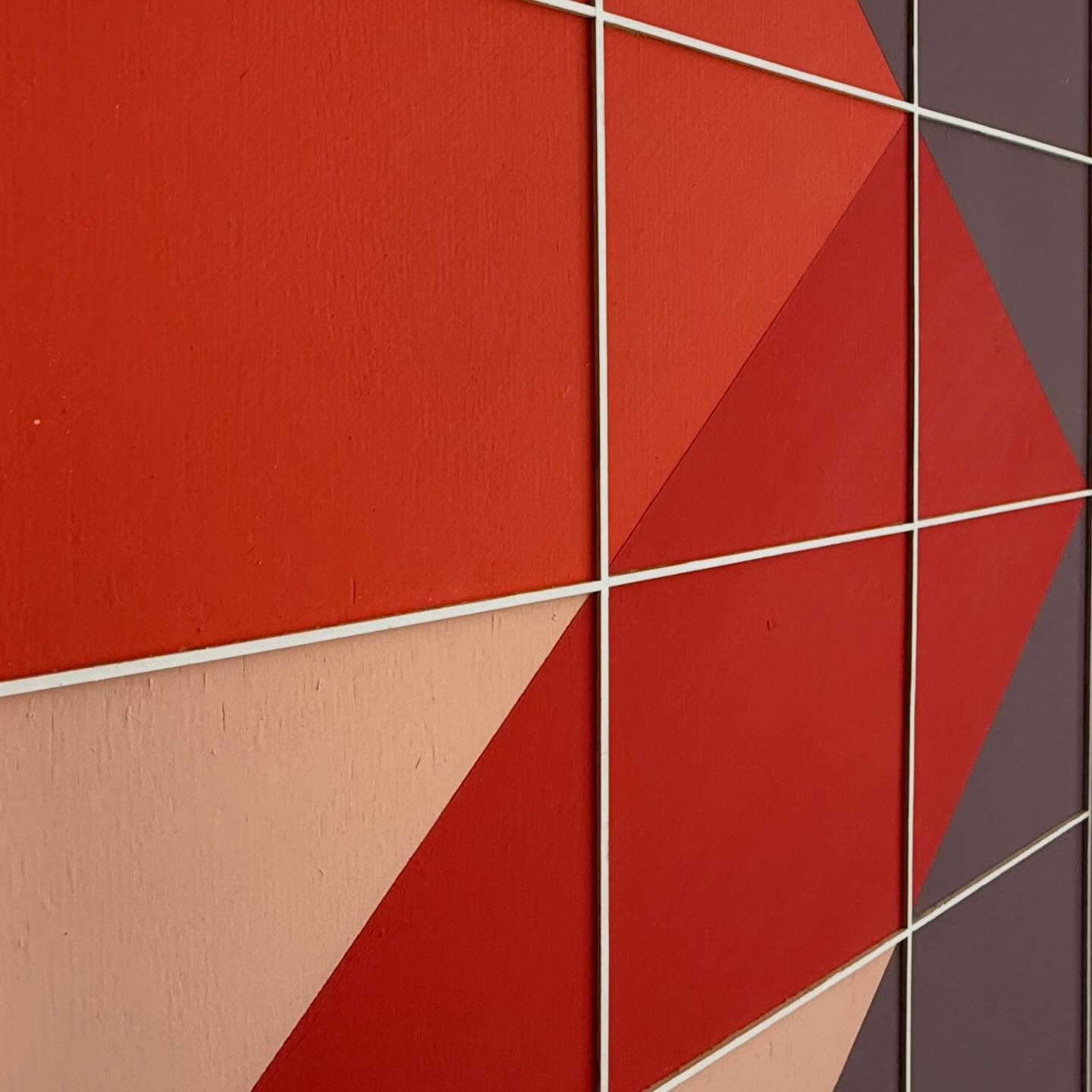 Abstracții geometrice hard-edge în nuanțe de roz, roșu și violet - imagine 4